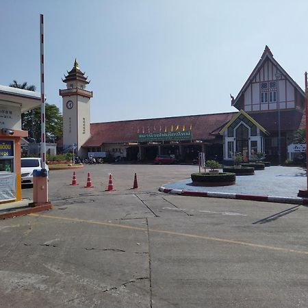 Supanich Condo Opposite The Train Station Chiangmai Chiang Mai Exterior photo