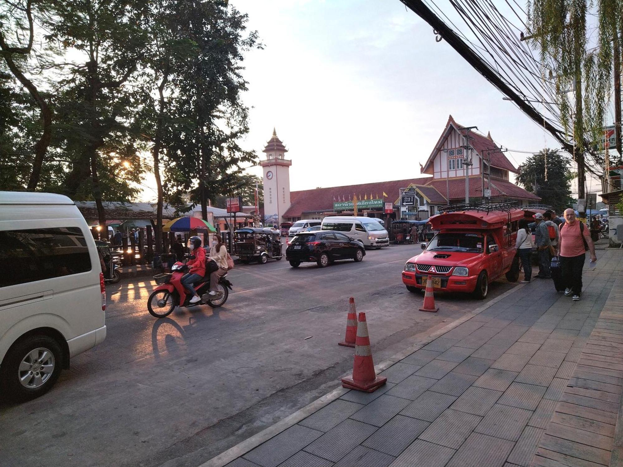 Supanich Condo Opposite The Train Station Chiangmai Chiang Mai Exterior photo